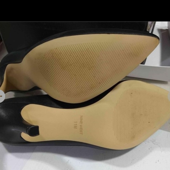 Nine West Pump - Picture 2 of 9
